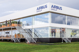 Außenansicht Airbus Pavillon auf der Farnborough International Airshow 2016